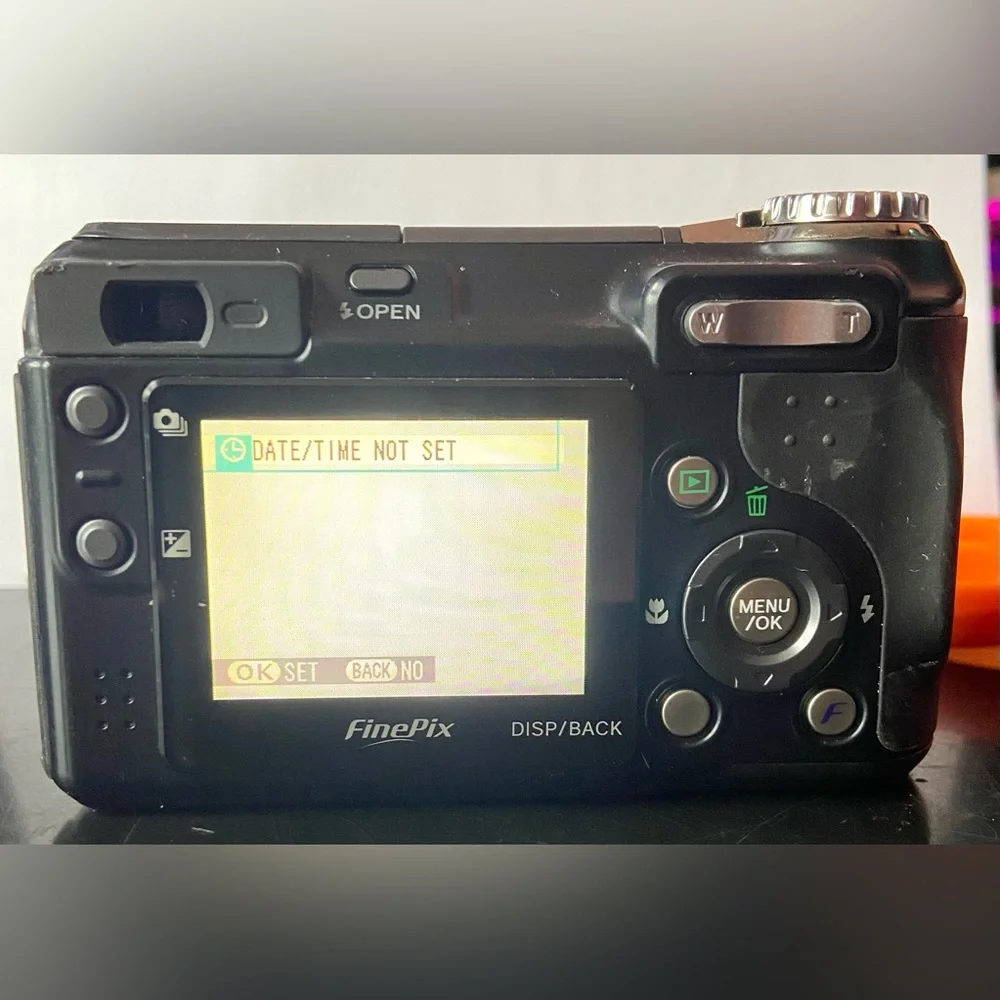 FUJIFILM Finepix E900 9.0MP Black Digital Camera